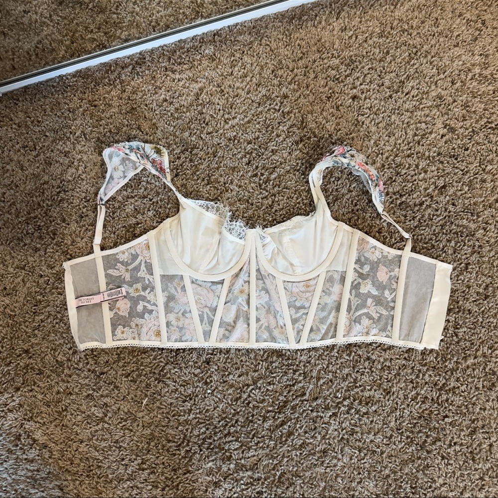 Victoria's Secret Floral Lace Corset & Panty Lingerie Set - Picture 8 of 12